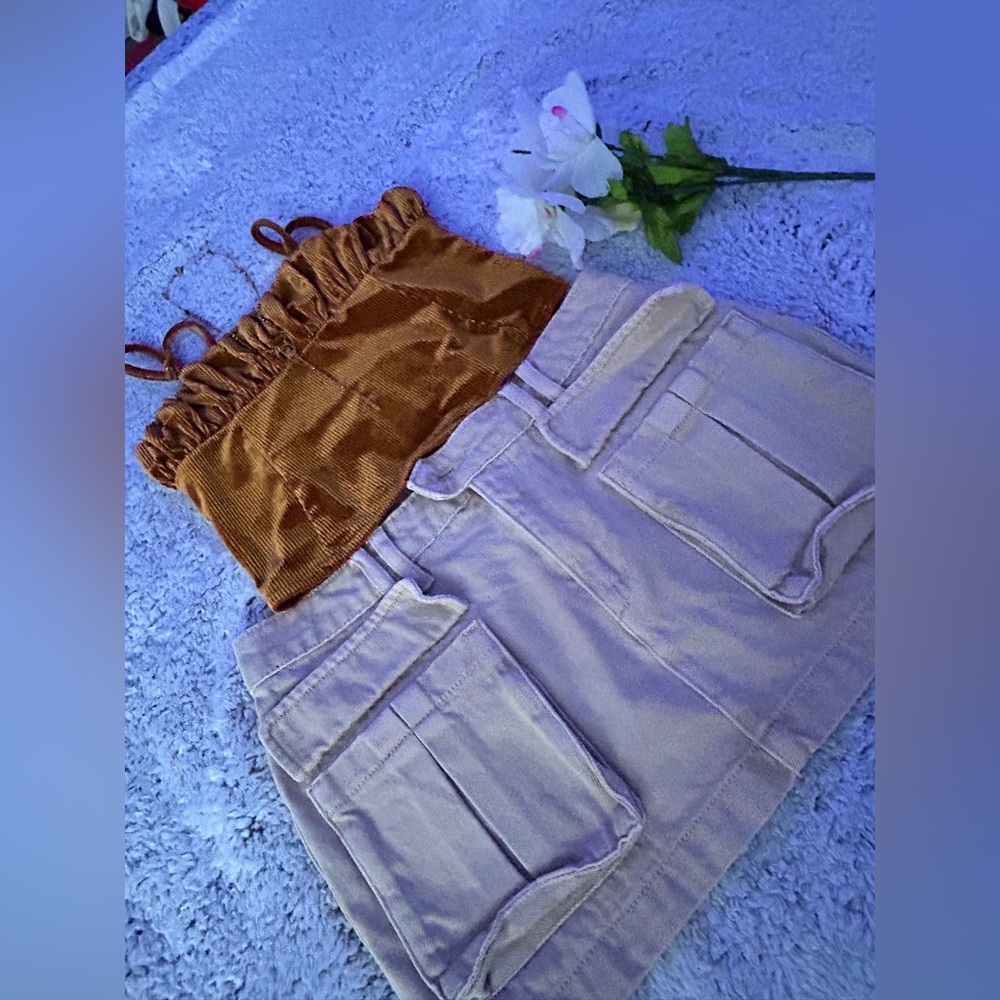 Women’s High-Waist Cargo Mini Shorts in Tan